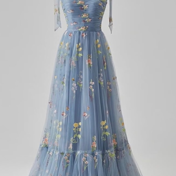 Embroidered Floral prom dress - Picture 2 of 9